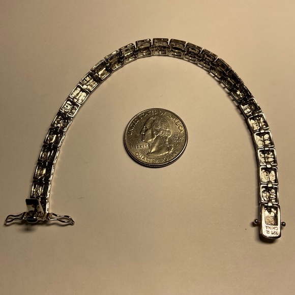 Elegant Gold and Silver Bracelet - Picture 5 of 6